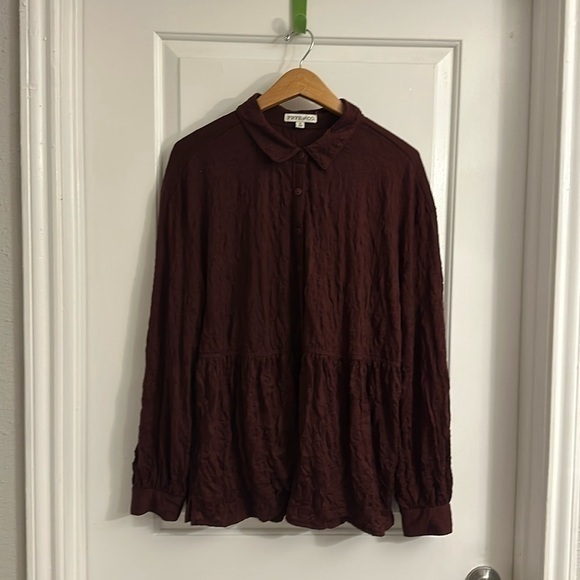 FRYE AND CO. Tops - Frye & Co Ruffle Peplum Knit Button Down Blouse Crinkle Long Sleeve Maroon‎ Wine